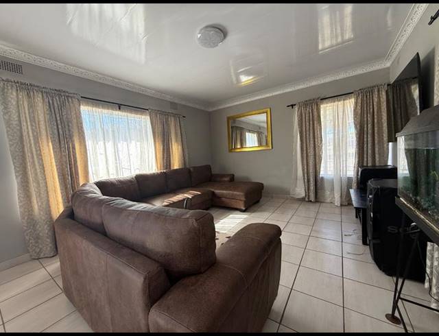 3 BEDROOM HOUSE FOR SALE IN VANDERBIJLPARK CE 2
